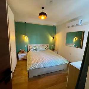 https://deluxe-accommodation-private-bedroom-near-airport-and-sea.hotelssaintjulians.com